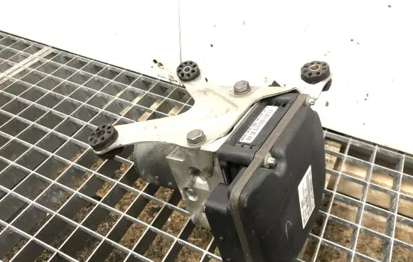 BMW 5 F10 F11 ABS Pump 6852820