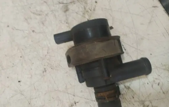 Volkswagen Eos Electric auxiliary coolant/water pump