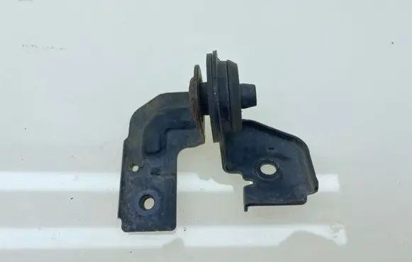 Subaru Outback Radiator mount bracket 45124AG00A 45135AE03A