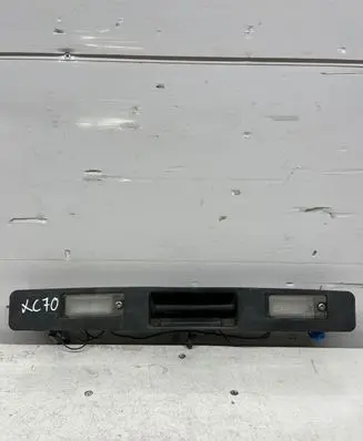 Volvo XC70 Trunk door license plate light bar 9203101