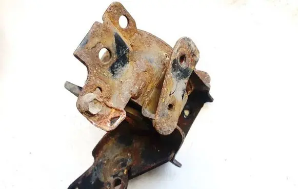 Engine mount bracket