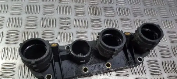 Volkswagen PASSAT B5.5 Intake manifold 06B133200D