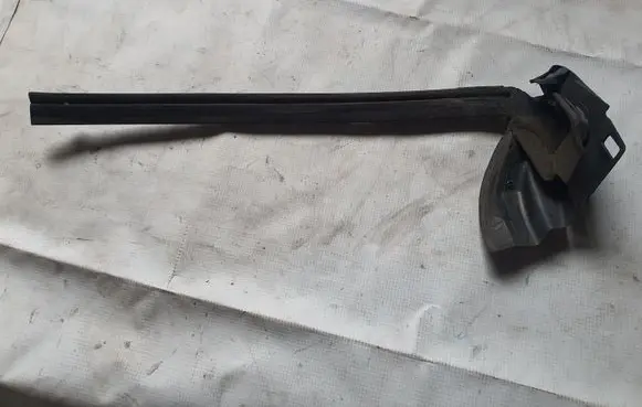 Mercedes-Benz SL R230 Rear side glass trim A2306700138 285232202L