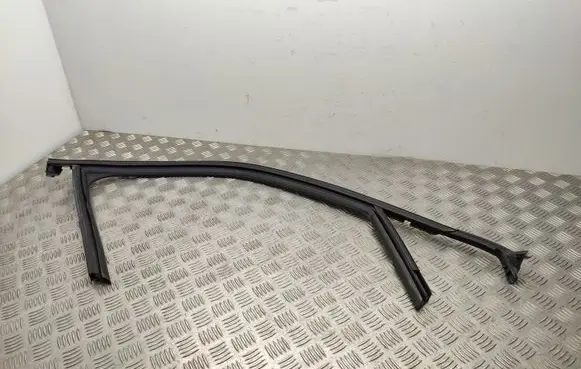 Peugeot 2008 II Front door glass trim molding 9826324280