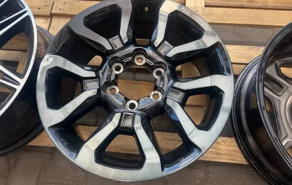 Toyota Land Cruiser J300 R18 alloy rim BYN