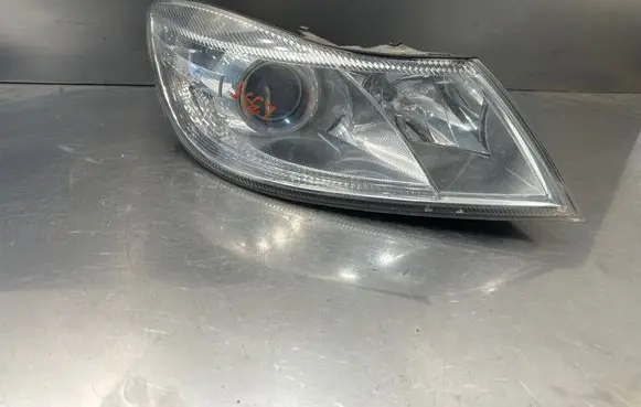 Skoda Octavia Mk2 (1Z) Headlight/headlamp 1Z1941016F 1EL24705202 05202000113