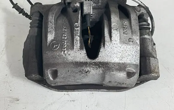 Mercedes-Benz E W211 Front brake caliper Z06028295