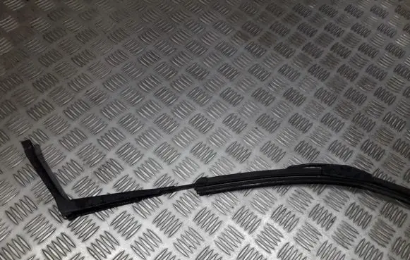Opel Astra G Front wiper blade arm 90559601