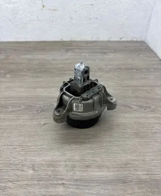 BMW 5 F10 F11 Engine mount bracket 6785602