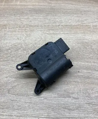 Volkswagen Touran I Air flap motor/actuator 1K1907511G 0132801338