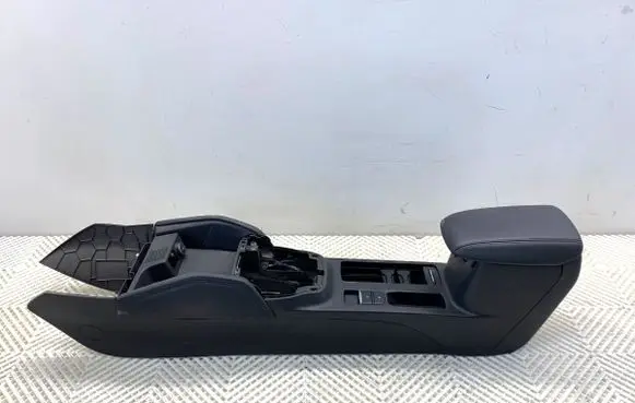 Ford Focus Center console 