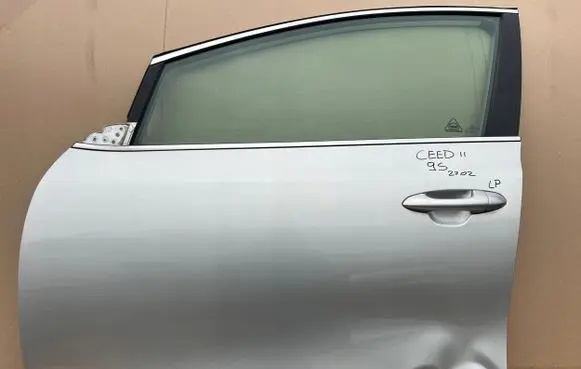 KIA Ceed Front door