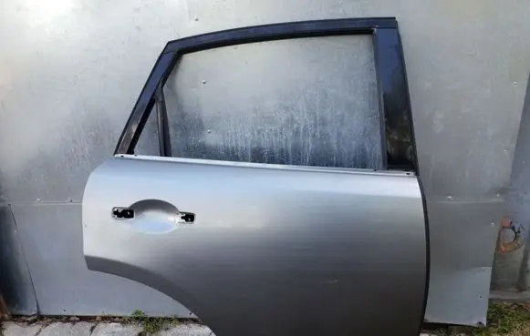 Infiniti FX Rear door