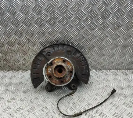 Mercedes-Benz Vito Viano W639 Front wheel hub A6393300632 A6393301232