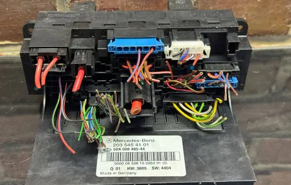 Mercedes-Benz C W203 Fuse module 2035454101 5DK00848544