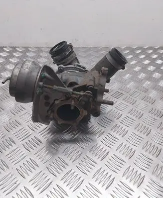 Toyota Avensis T270 Turbo 172010R070 1102030286
