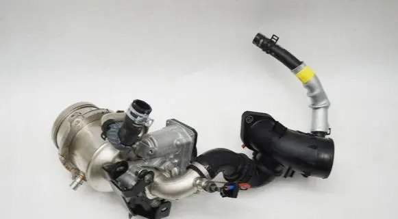 Renault Trafic III (X82) EGR valve cooler 147358452R 147100361R