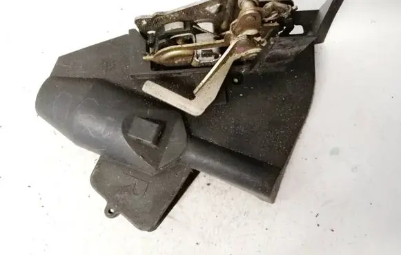 Mercedes-Benz E W210 Front door lock 2027300635
