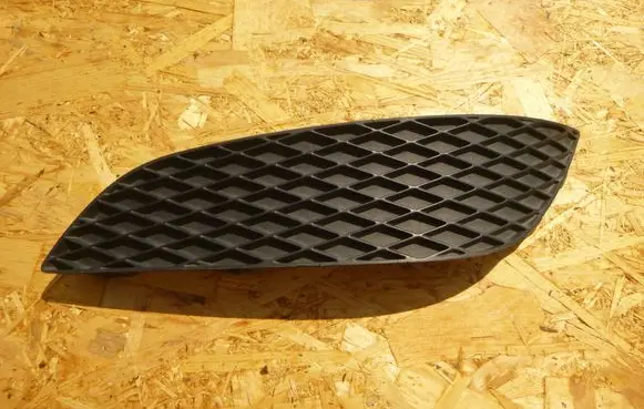 Opel Astra H Front bumper lower grill 13225762