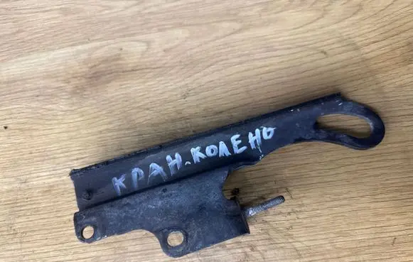 Opel Vivaro Engine mount bracket