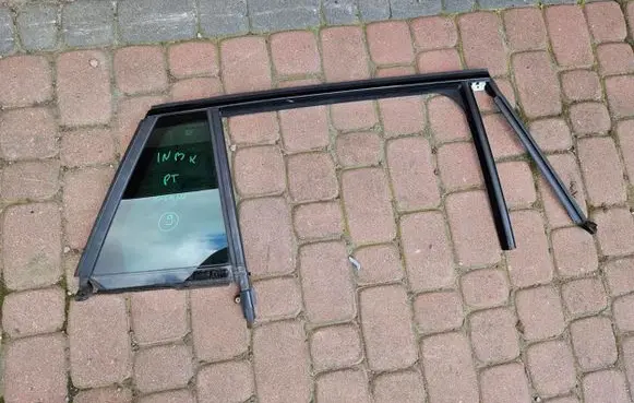 Opel Insignia B Sliding door window/glass 