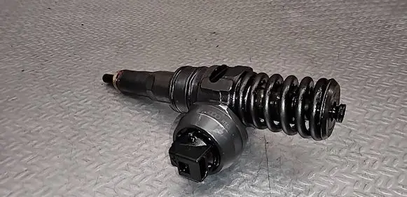 Volkswagen Touareg I Fuel injector 07Z130073F