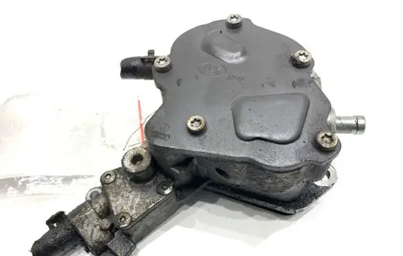 Volkswagen PASSAT B6 Vacuum pump 038145209E