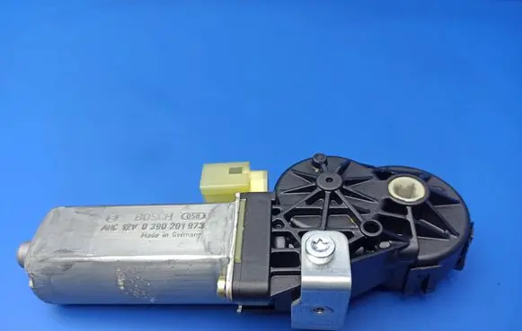 BMW 7 E65 E66 Seat adjustment motor 0390201973 8316666