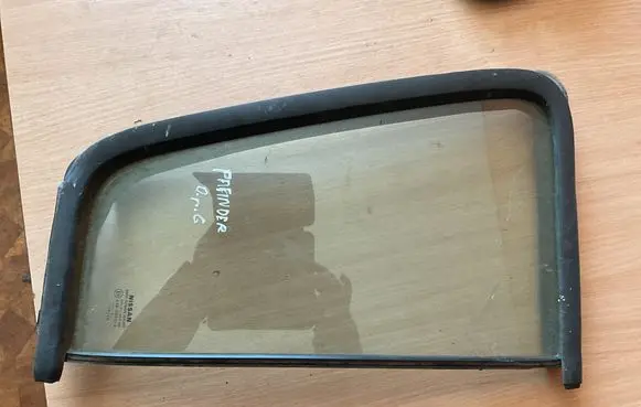 Nissan Pathfinder R51 Rear vent window glass 