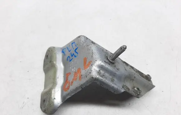 Volkswagen Golf Plus Fender mounting bracket 5M0821135