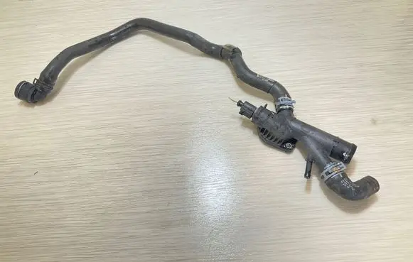 Audi Q3 8U Engine coolant pipe/hose 5N0122157A ZD140509