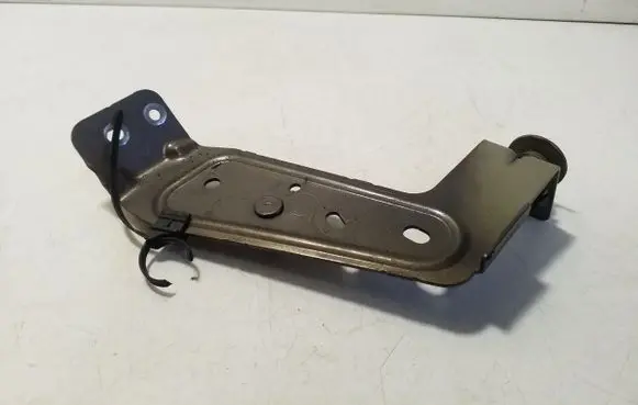 Fender mounting bracket
