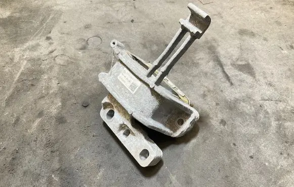 Volkswagen Golf VII Engine mount bracket 5Q0199262CK 02102018