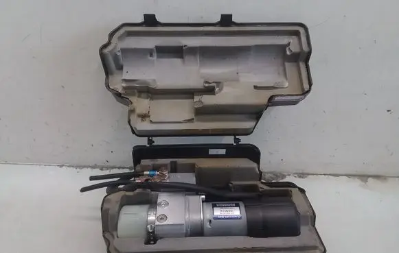 Mercedes-Benz E W211 Tailgate hydraulic pump motor 2118000048 A2118000435