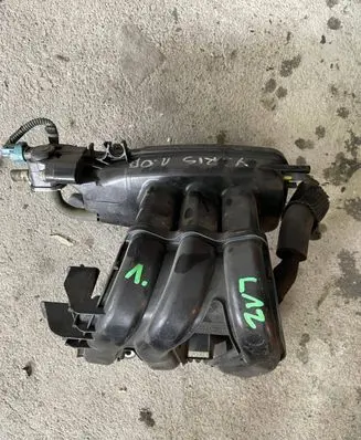 Toyota Yaris Intake manifold 1712040030