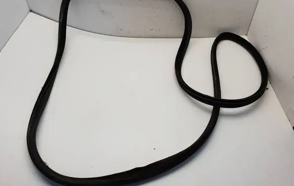 Volvo XC90 Front door rubber seal 30799576