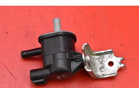 Toyota Yaris Vacuum valve 90910TC001