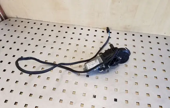 Mercedes-Benz E W211 Seat adjustment motor 0390201940