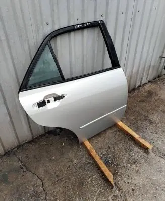 Lexus IS 200-300 Rear door