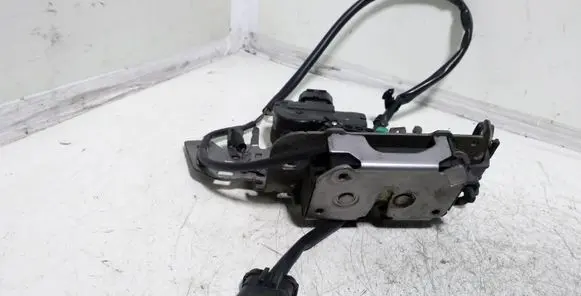 Chrysler Voyager Sliding door lock 