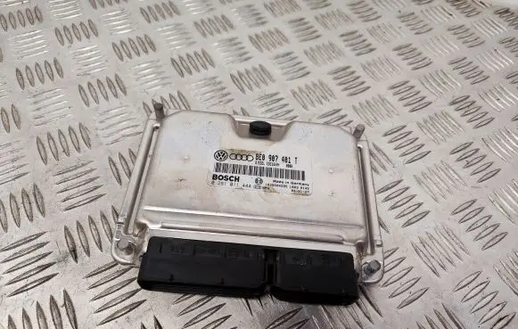Volkswagen PASSAT B5.5 Engine control unit/module 8E0907401T