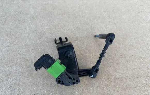 Audi Q7 4M Air suspension front height level sensor 4M0941286C