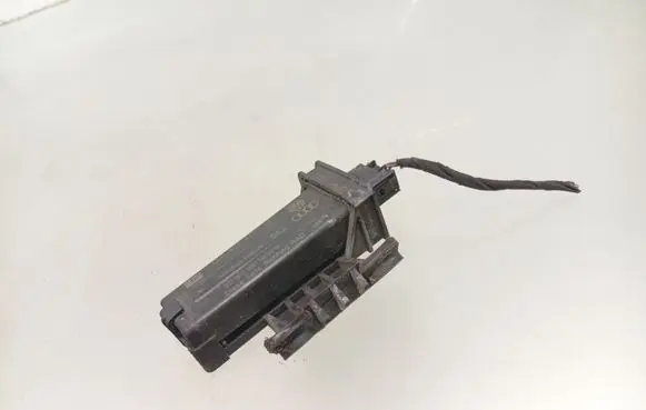 Audi A8 S8 D3 4E Tire pressure sensor 4E0907277 002BE00001 053320401003