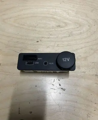 Jaguar XF X260 USB socket connector FK7219C166BD
