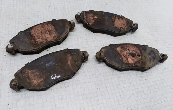 Ford Mondeo Mk III Brake pads (front) 