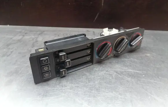 BMW 5 E34 Climate control unit 8351114 8351110