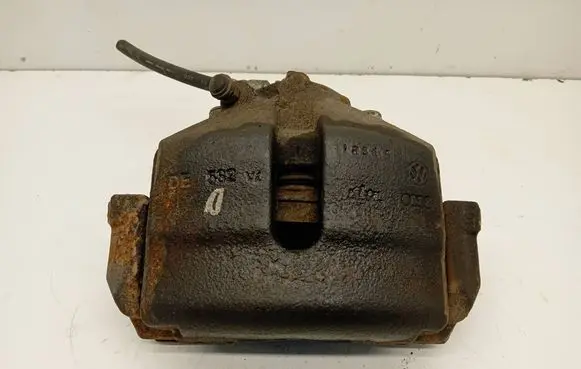 Volkswagen Jetta V Front brake caliper