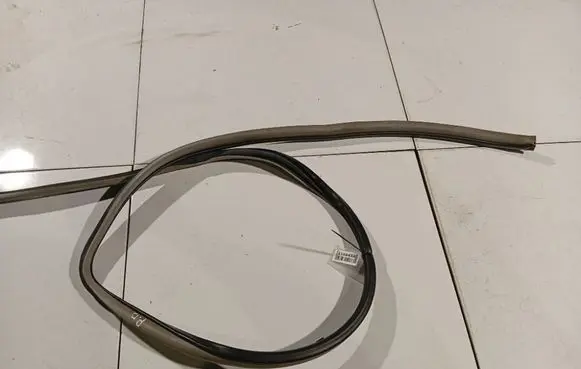 Toyota Yaris Rubber seal front coupe door 