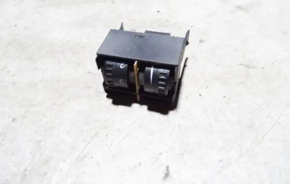 Volkswagen Touran I Headlight level height control switch 1T0941333