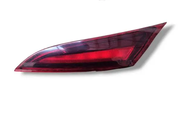 Tailgate rear/tail lights